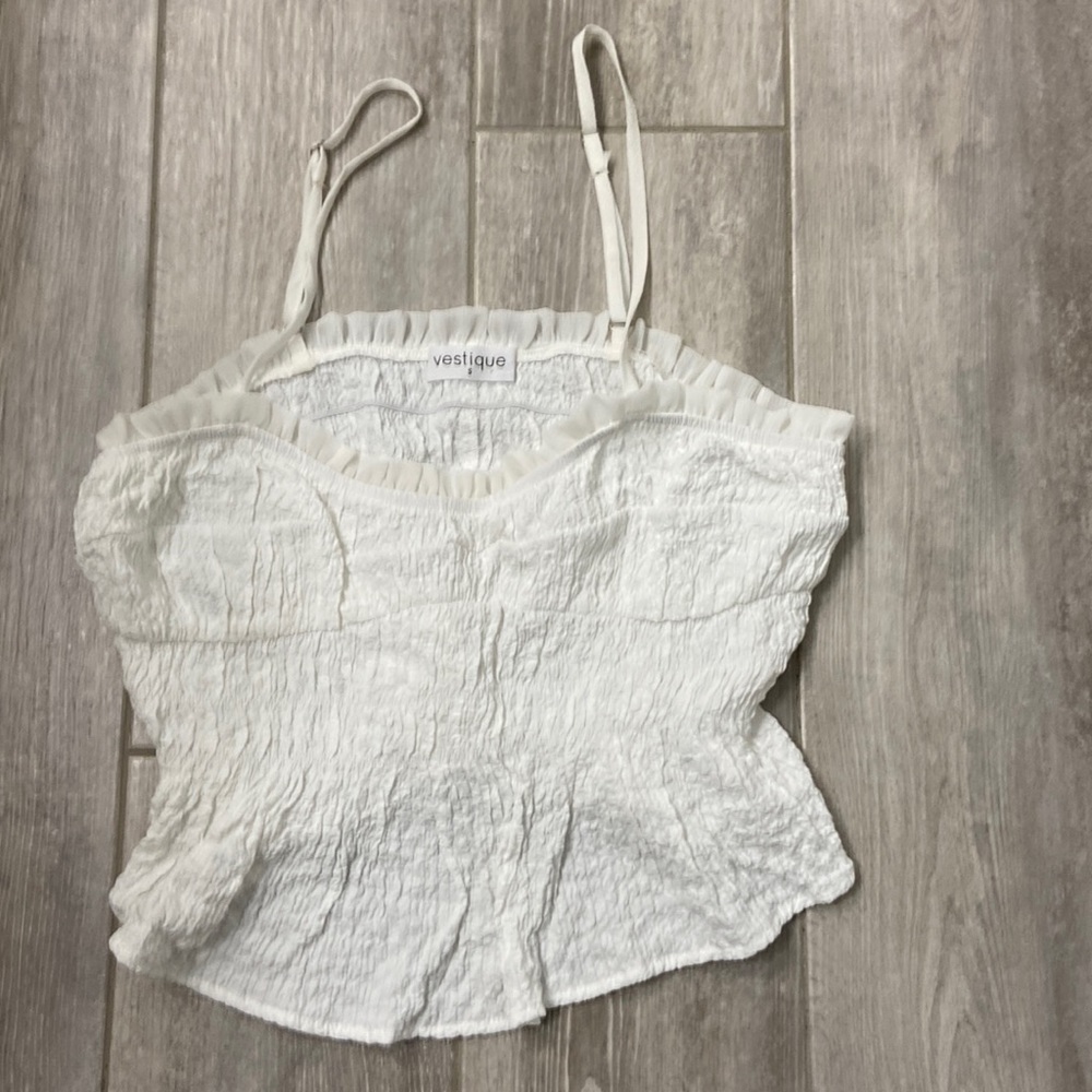 NWOT Vestique ruffle top crop top
